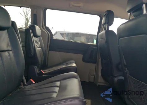 2010 Chrysler Town & Country Touring Plus z USA, uszkodzony, nr VIN 2A4RR8DX2AR366837